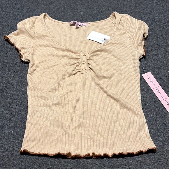 Tan tshirt size small - Picture 2 of 6